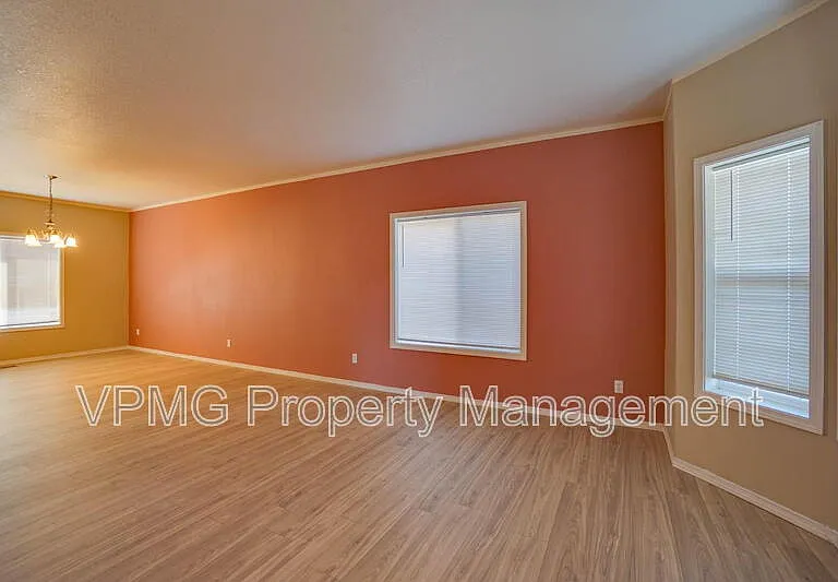 8907 NE 84th St — Photo 3