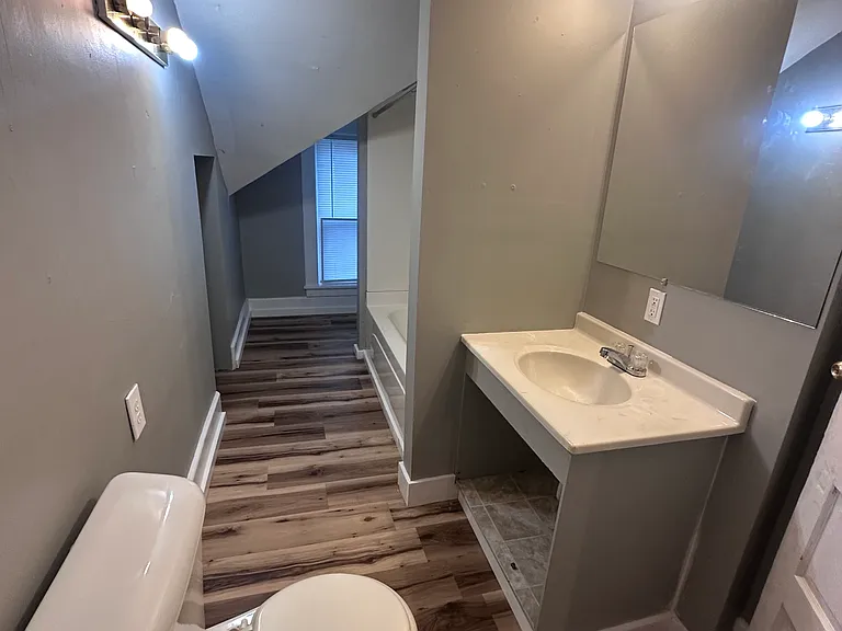 108 N 2nd St #4 — Photo 2
