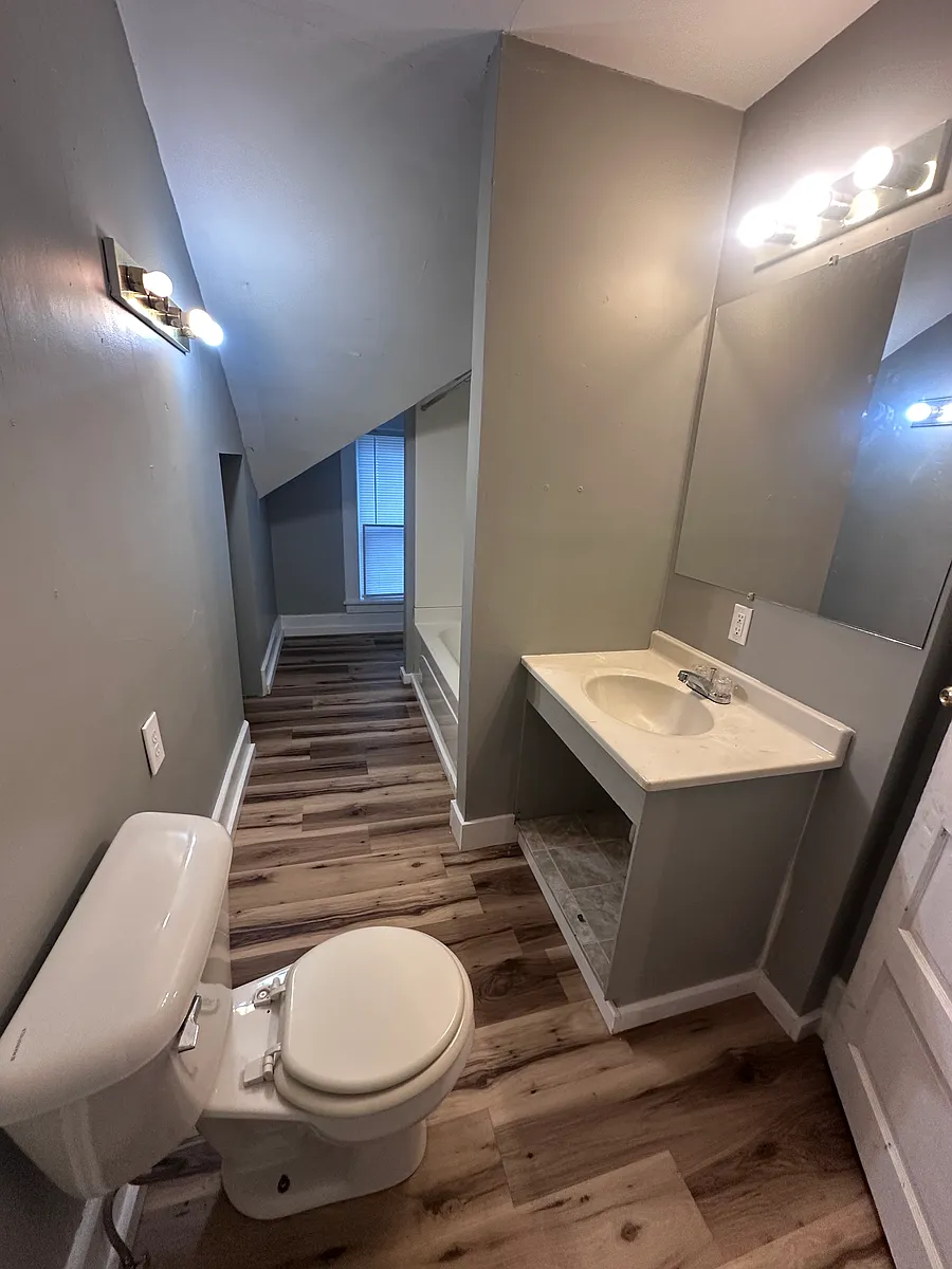 Building Photo - 108 N 2nd St #4