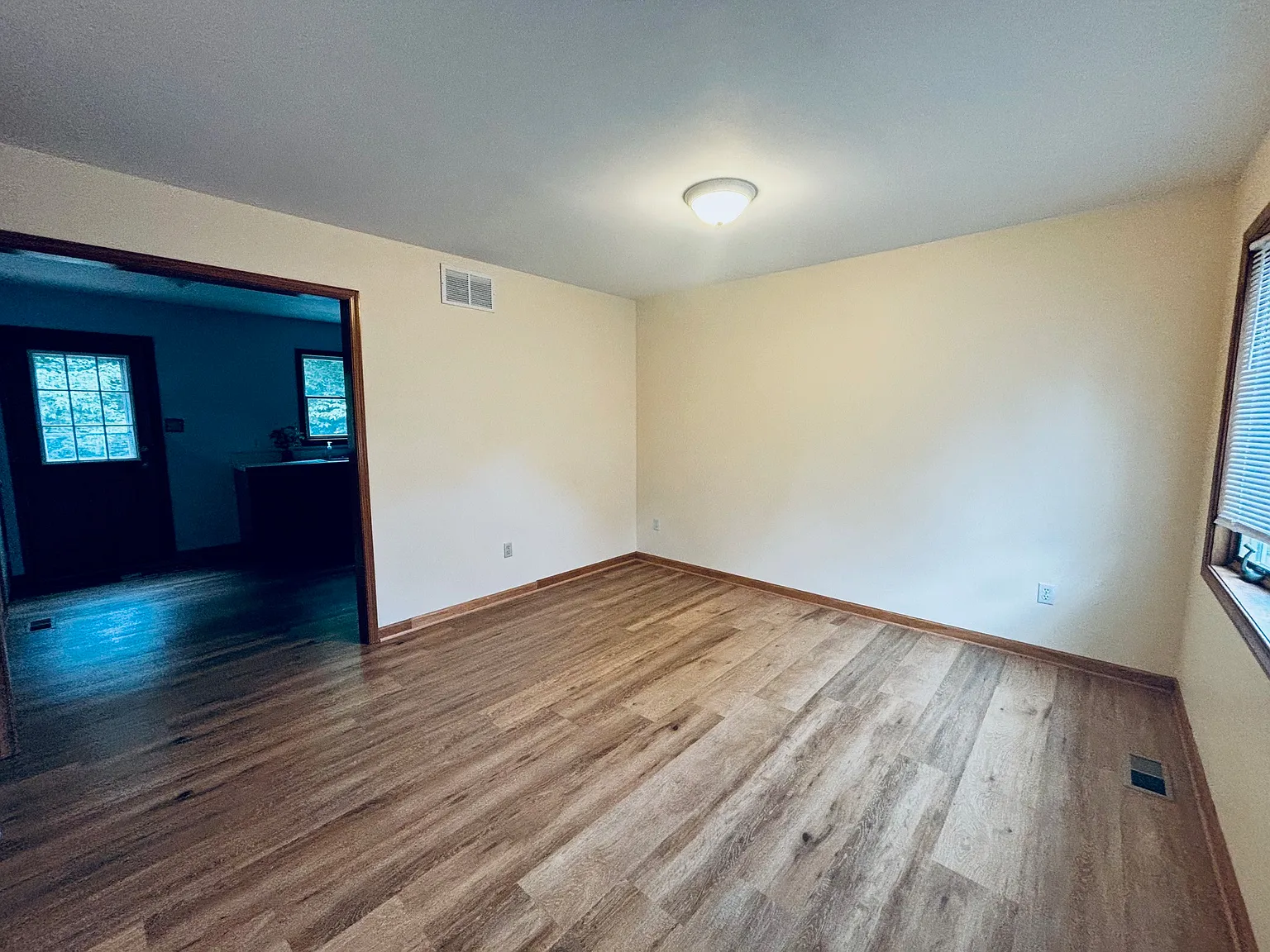 3 bed, 1004 sqft, $2,250 — Photo 2