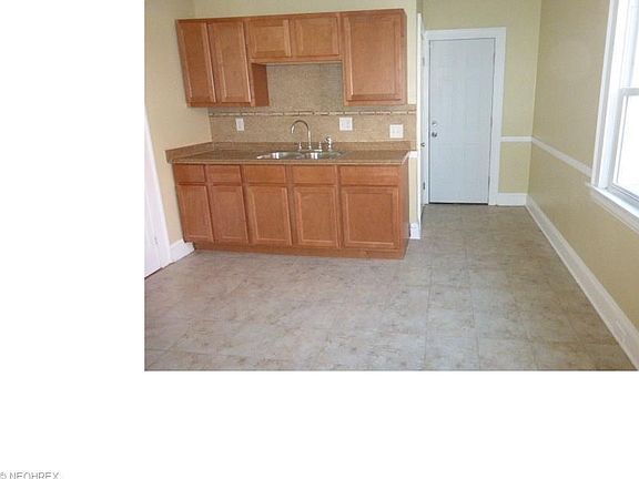 3rd image of 4946 E 109th St