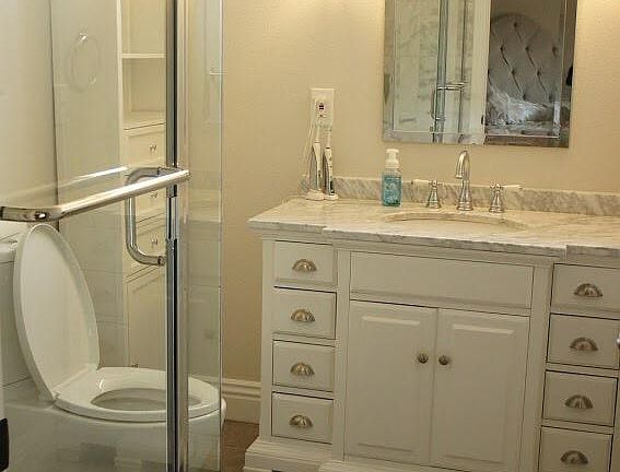 Master bathroom 