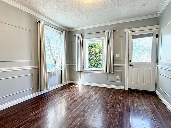 2nd image of 320 M AVENUE N