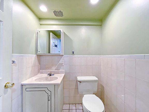 4th image of 5616 Seabury St