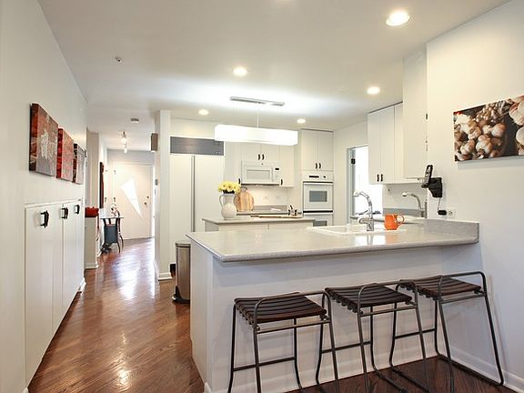 4th image of 5030 Lunt Ave