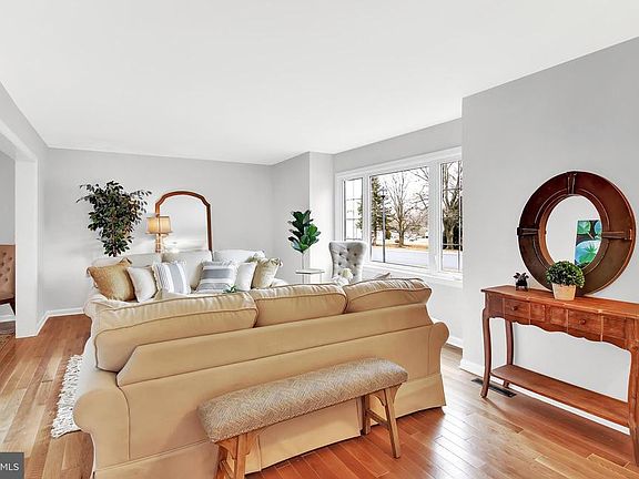 4th image of 411 Greenwood Dr