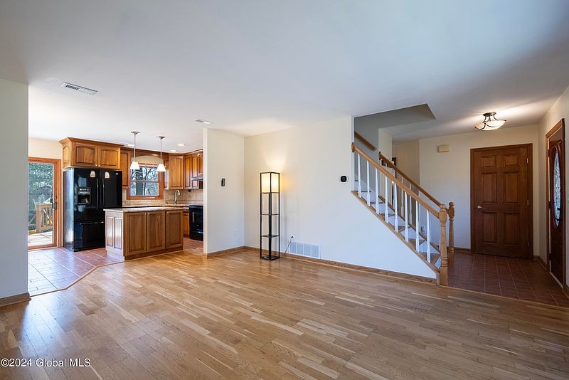 4th image of 307 Ridgewood Circle
