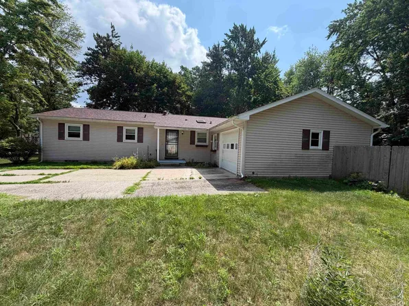 1413 Dilloway Dr, Midland, MI 48640