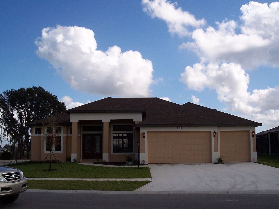 Front of home on convervation lot w/waterviews