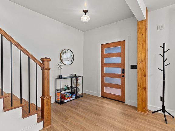 4th image of 518 E 6th St #Id1246916p