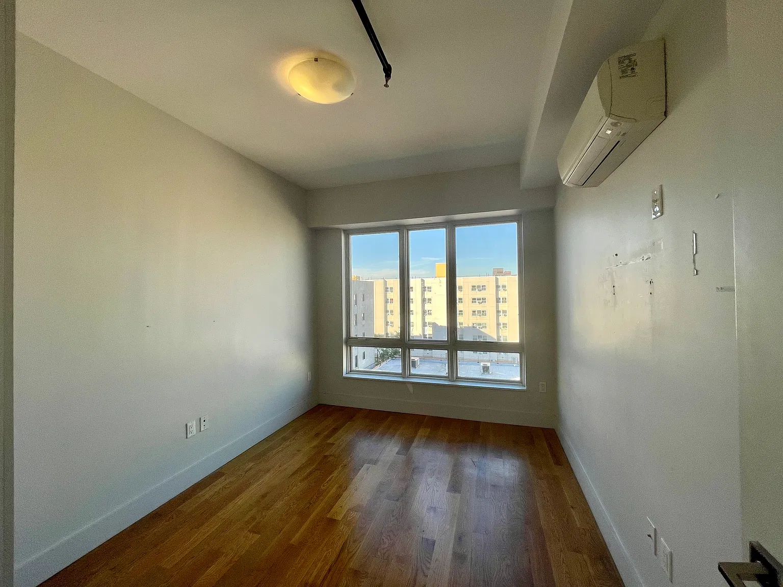 885 Dekalb Avenue — Photo 4
