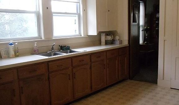 3rd image of 1105 Essex St