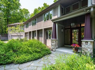 4410 W Heidel Rd, Mequon, WI 53092