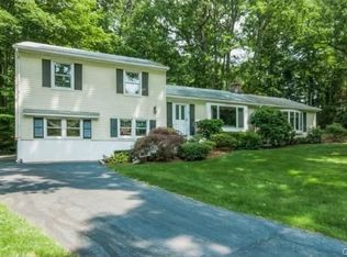8 Cornwall Dr, Norwalk, CT 06850
