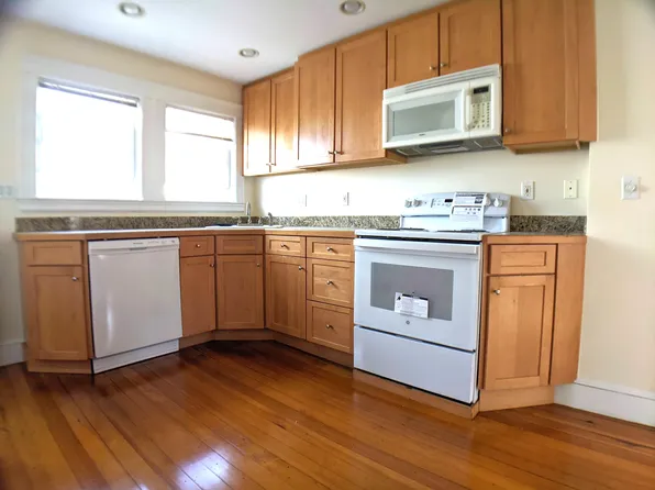 67 1st St #2, Medford, MA 02155