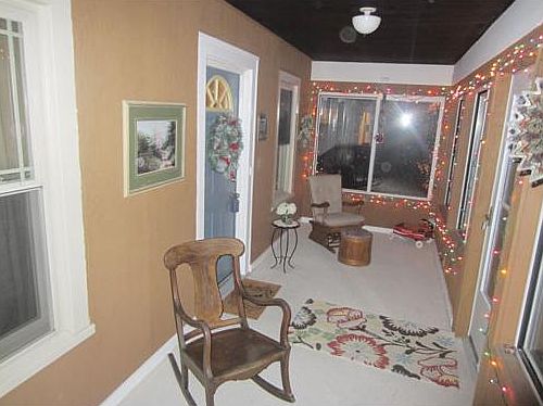 2nd image of 1029 Bellevue Ave