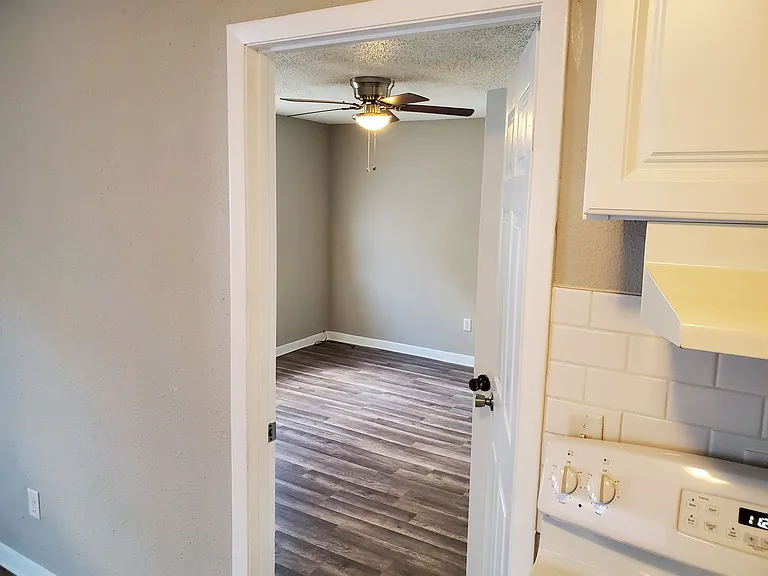 1825 E New York Ave — Photo 14
