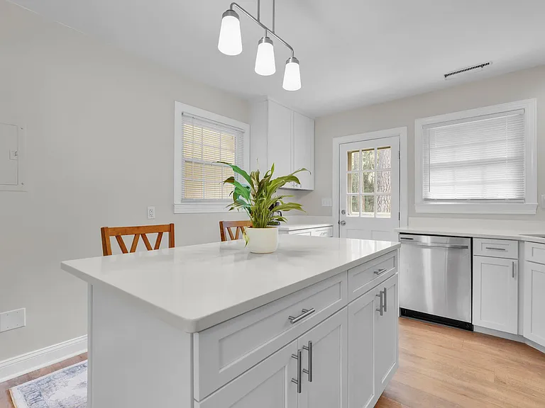 510 Center Dr E — Photo 6