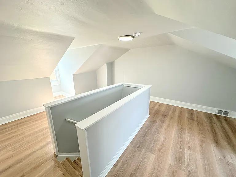 207 Mary St — Photo 21