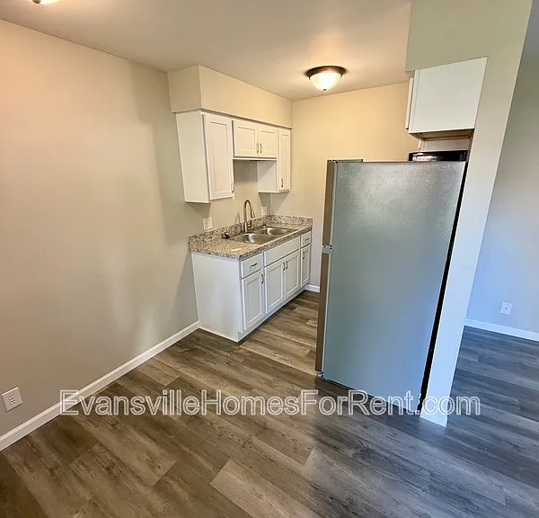 430 S Bosse Ave — Photo 2