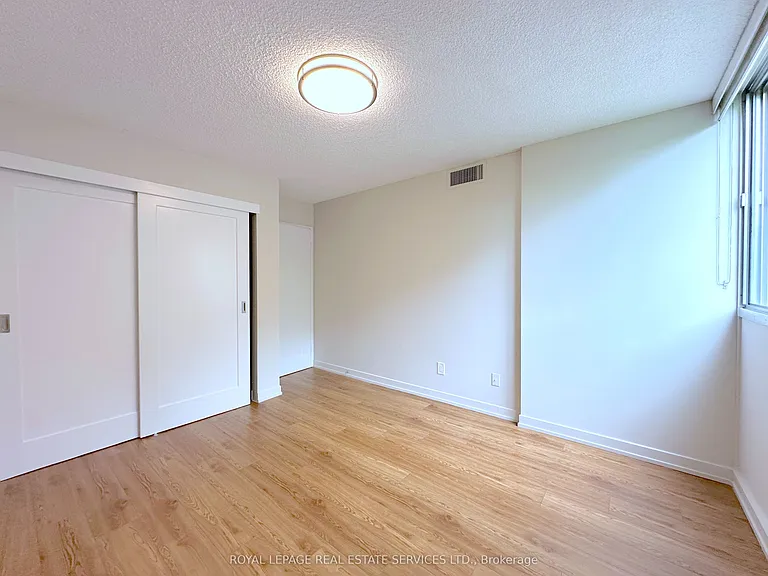 165 La Rose Ave #301 — Photo 13