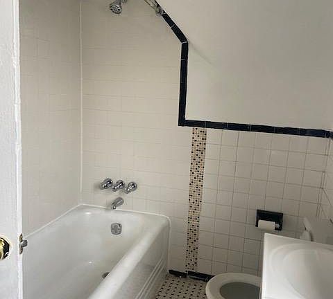 3rd image of 56 W 2nd St #3