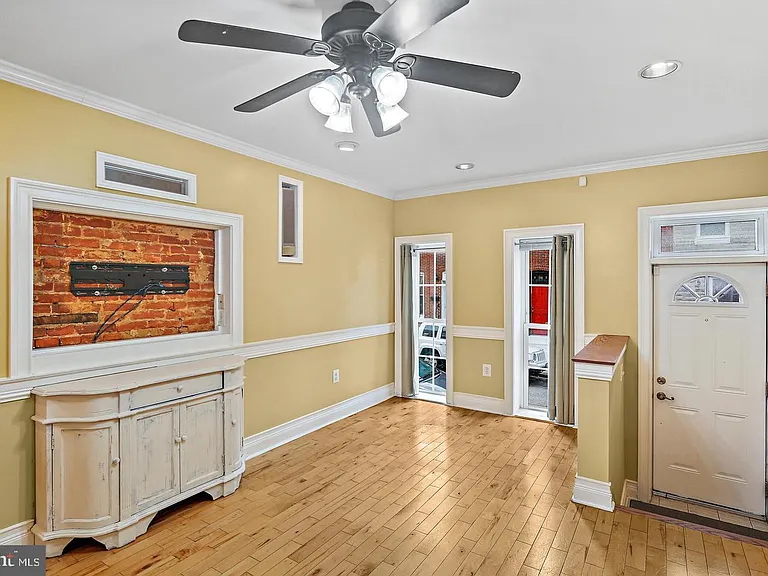 1723 Clarkson St — Photo 4