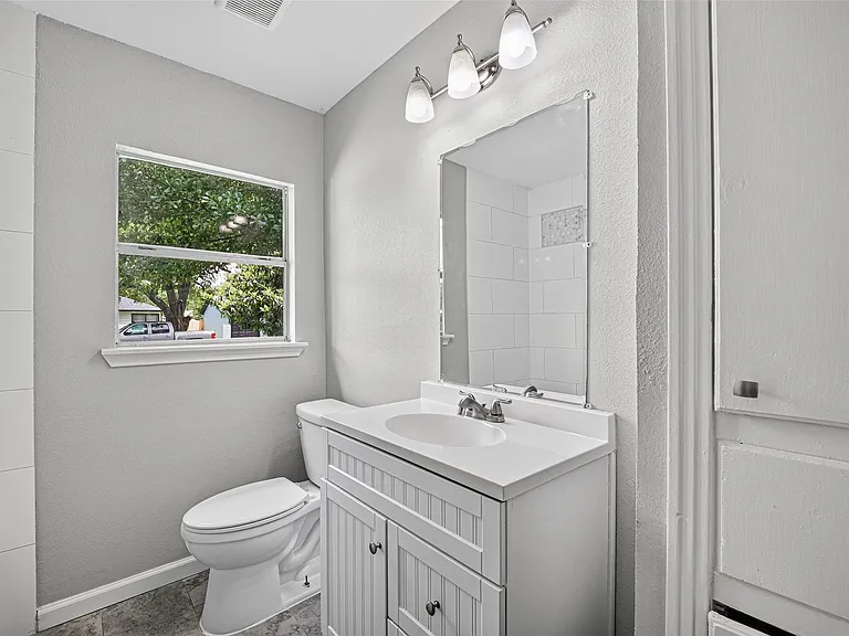 1112 Johnson St — Photo 25