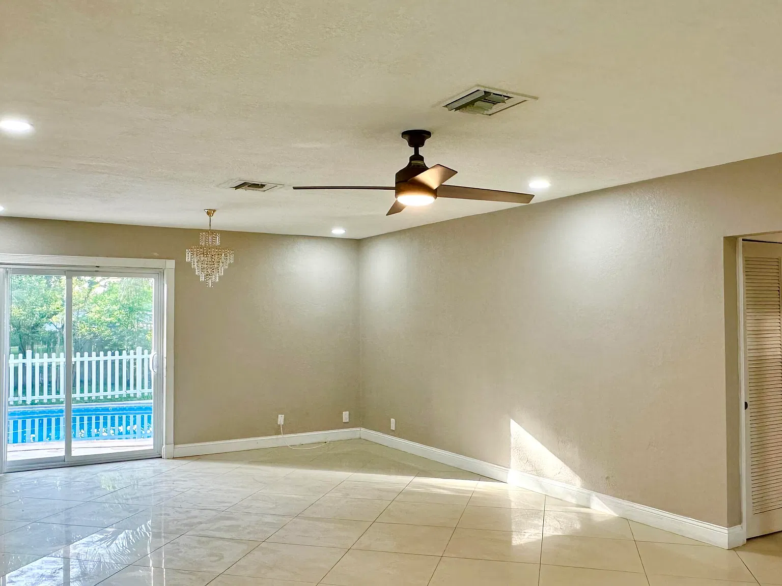 3 bed, 2.0 bath, 1359 sqft, $3,550 — Photo 3