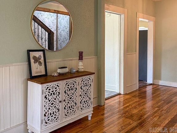 3rd image of 185 River St