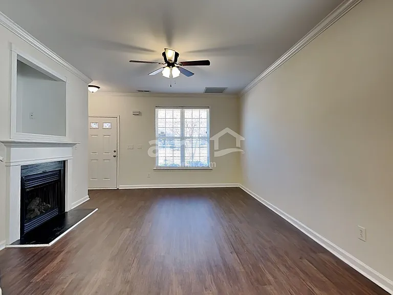 641 Woodson Dr — Photo 7