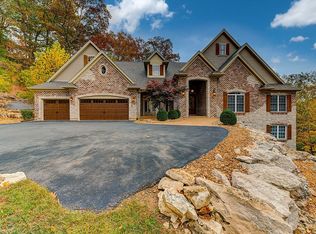 916 Saint Paul Rd, Ballwin, MO 63021