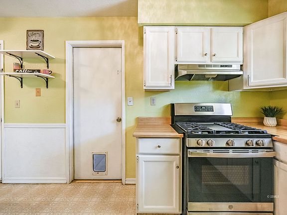 4th image of 1040 W Mariposa Ave