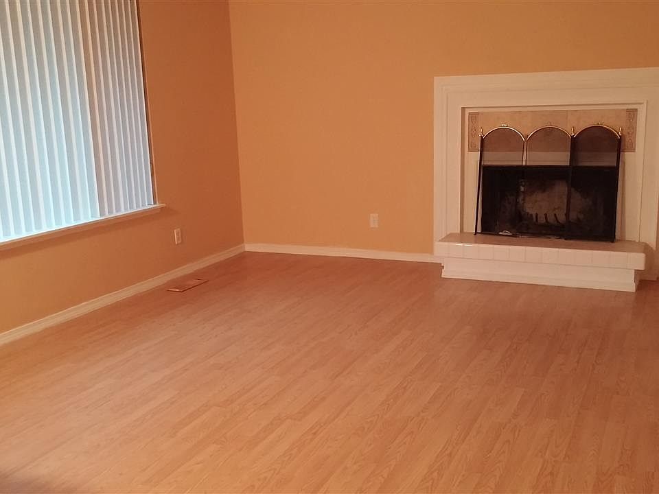 2nd image of 606 W 19th Ave