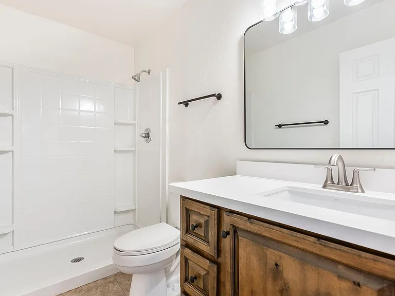 Primary En-Suite Bathroom