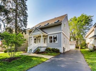 547 W 3rd St, Elmhurst, IL 60126