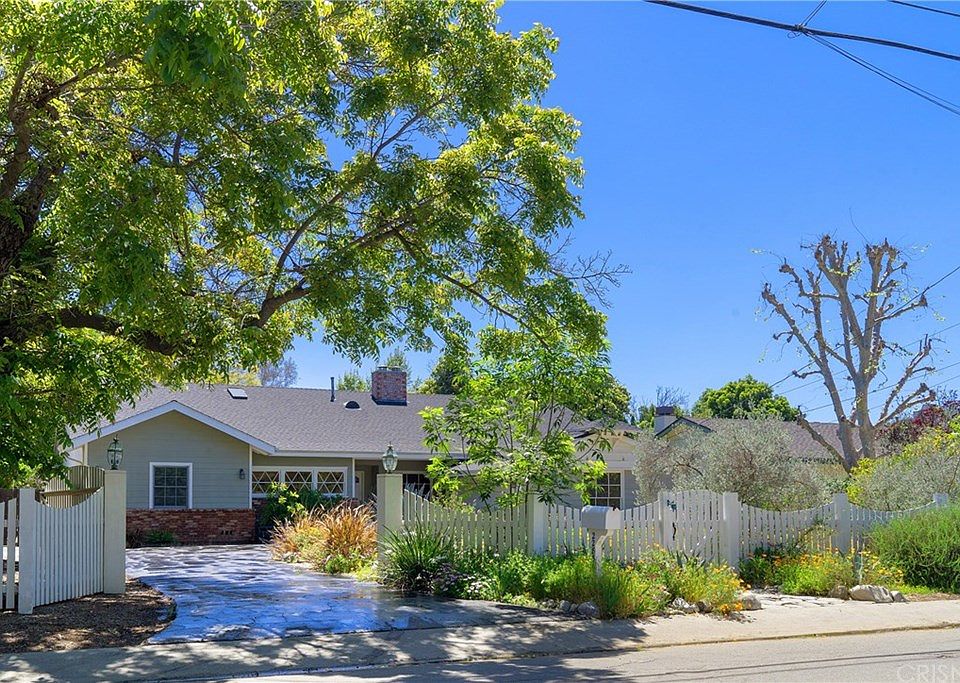 1st image of 22856 Oxnard St