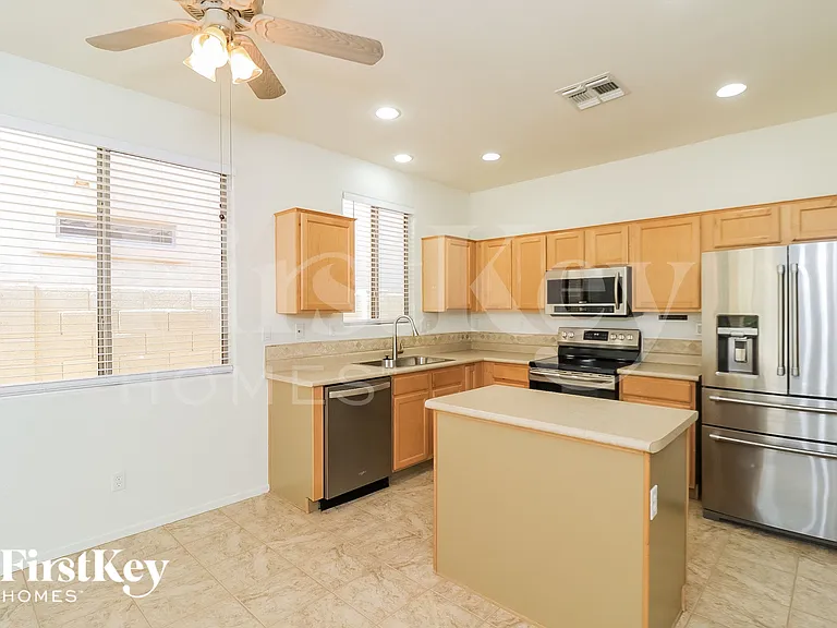 2715 E Carson Rd — Photo 8