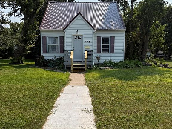 3rd image of 428 E Rooney Ave