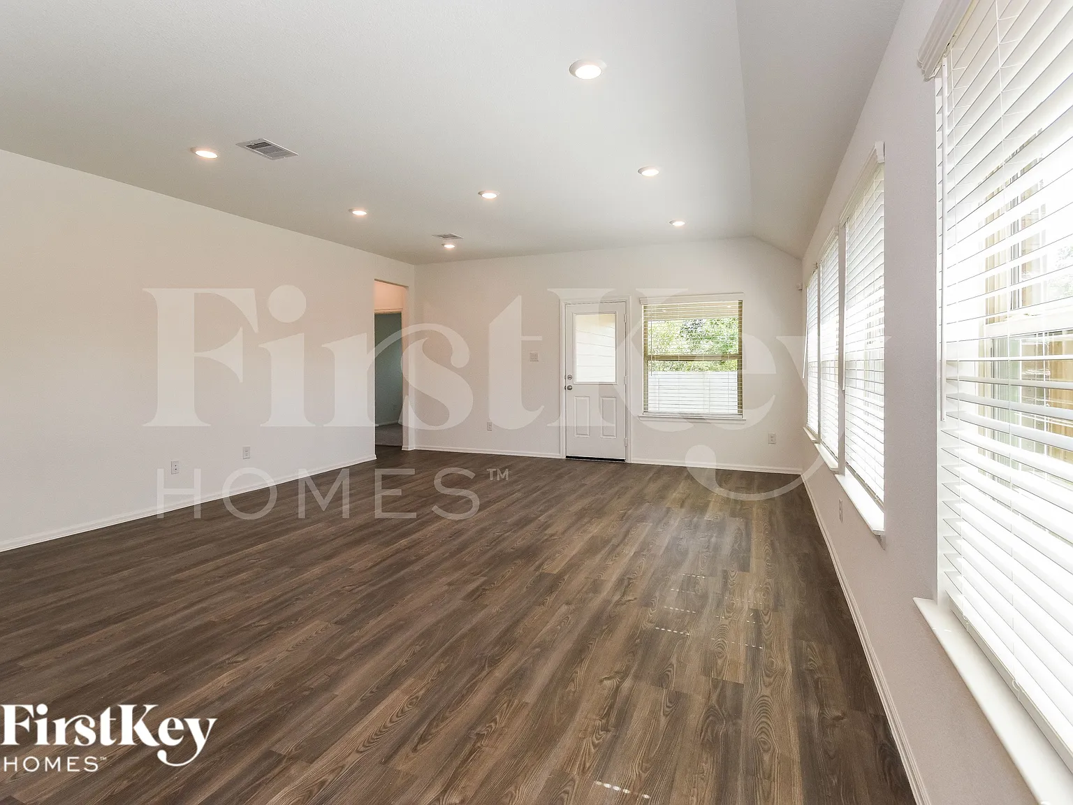 4 bed, 2.0 bath, 1932 sqft, $2,175 — Photo 4