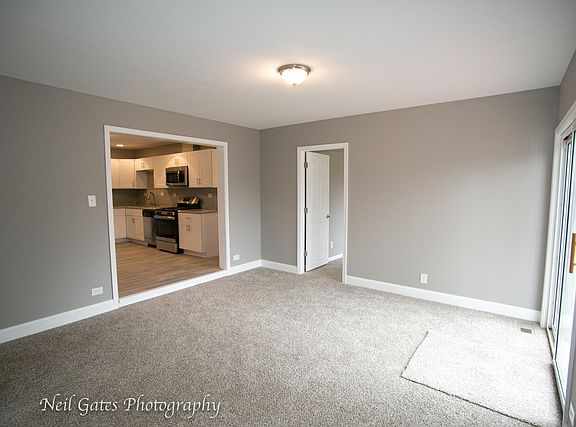 4th image of 458 Norton Ave