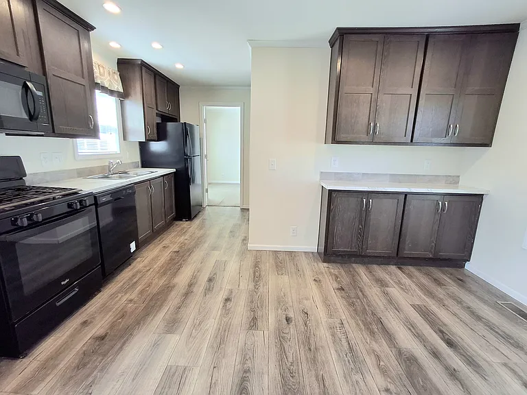 Hickory Hills Village — Photo 24