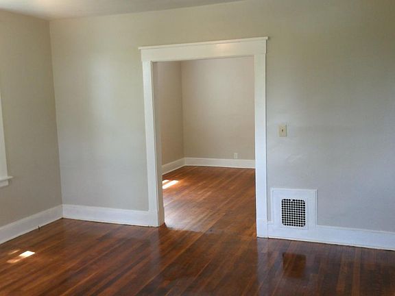 5th image of 176 McClintock St Floor 1