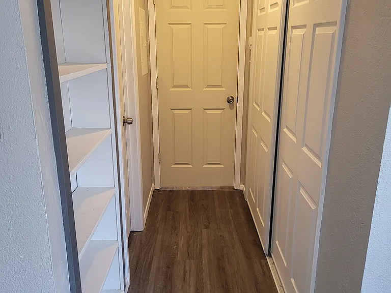 Oak Tree Apartments — Photo 31