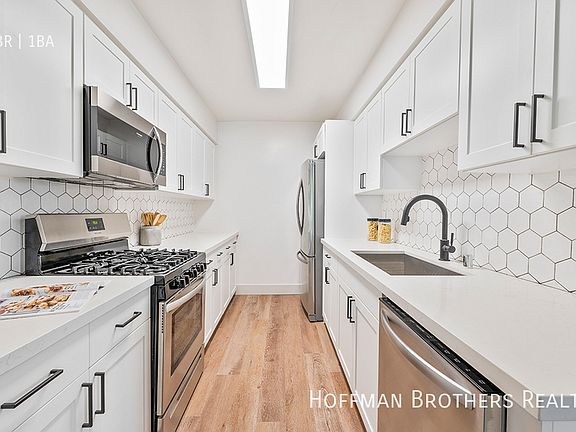 2nd image of 823 E 3rd St #305