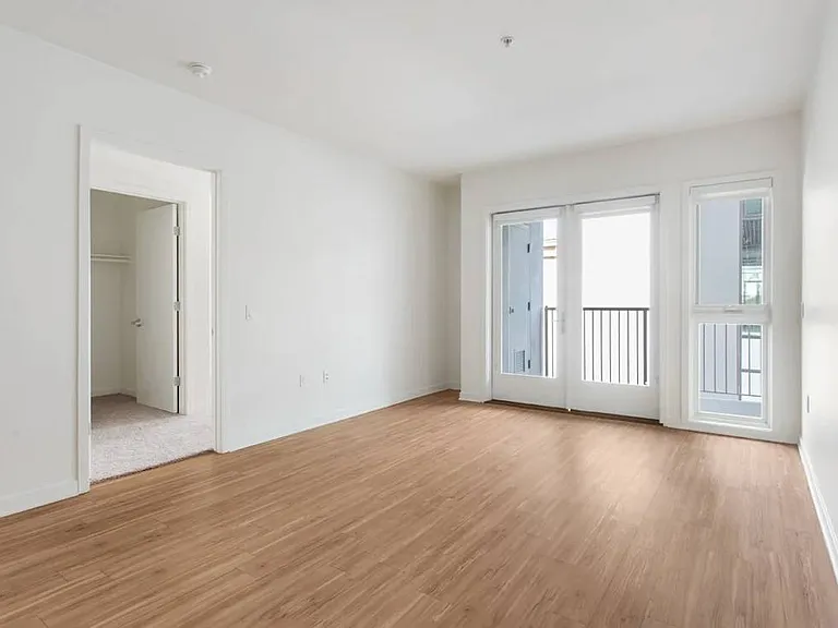 Mayfair Residences — Photo 26