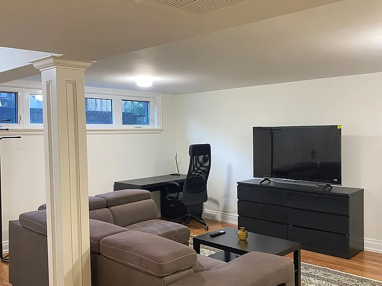 48 Sunnywood Cres #BASEMENT — Photo 9