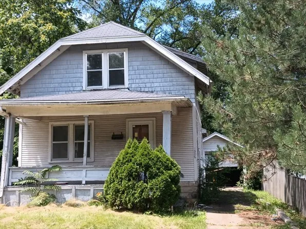 1306 Auburn Ct, Rockford, IL 61101