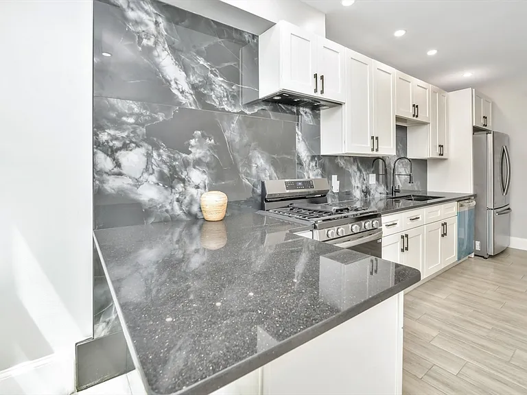 9 Ruthven St #2 — Photo 4