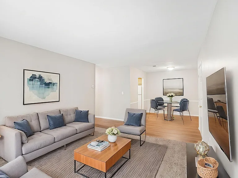 6-web-or-mls-4705 Andover Ct Unit 17M-S1007-004 virtually staged